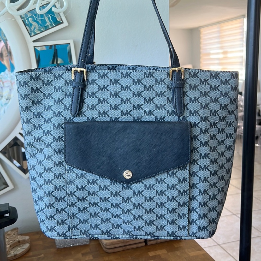 NWT Michael Kors jet set large pocket signature tote
